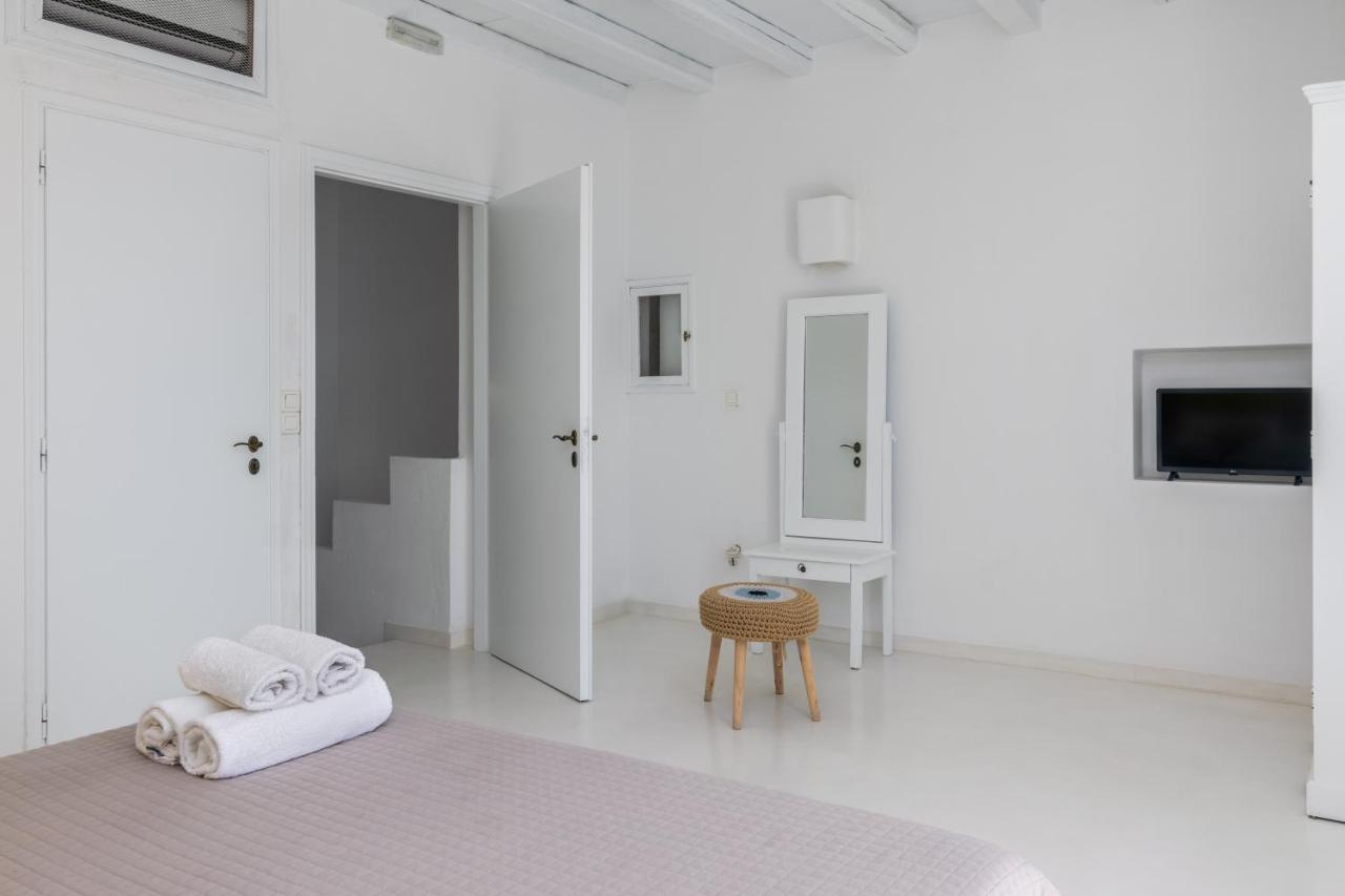 Thalassitra Private Pool Suites Adamantas  Bagian luar foto