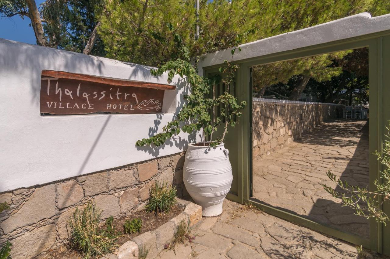Thalassitra Private Pool Suites Adamantas  Bagian luar foto