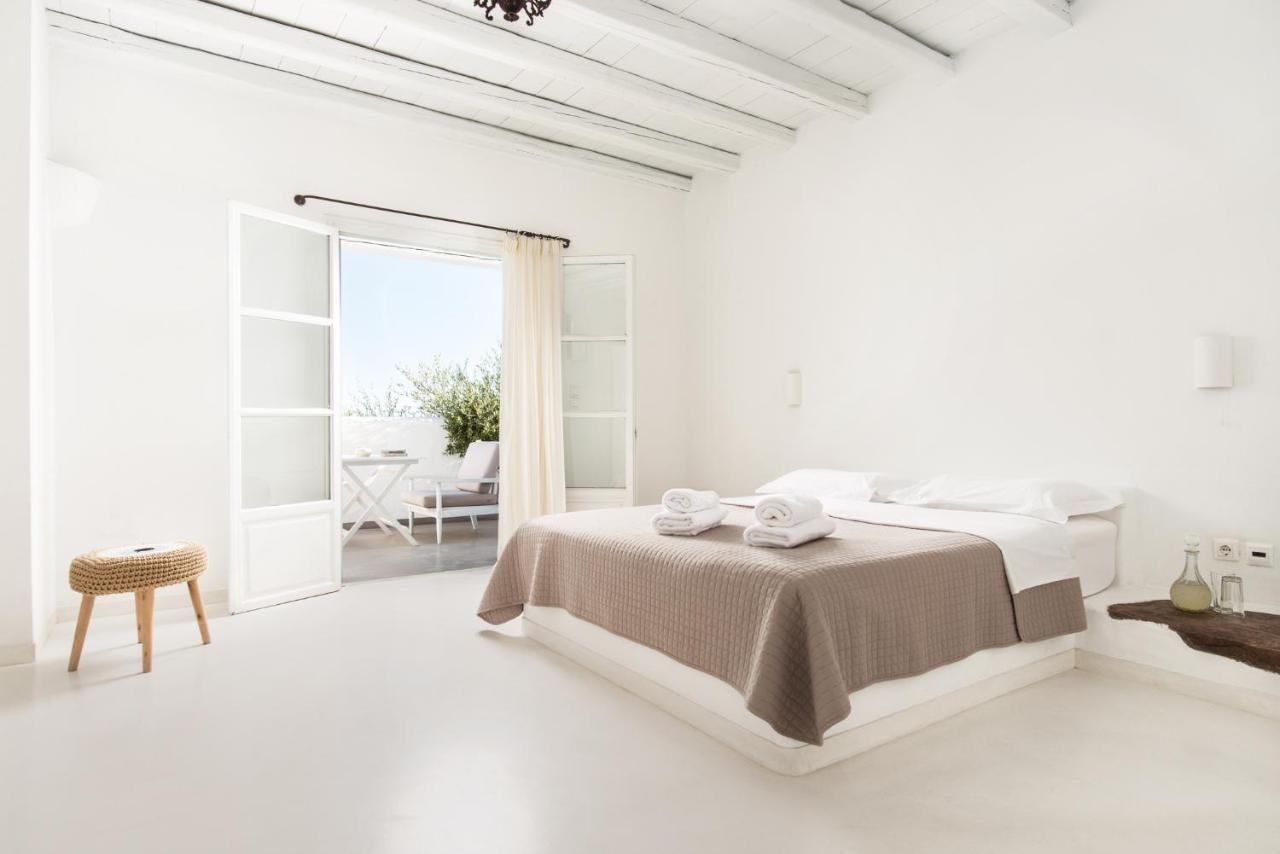 Thalassitra Private Pool Suites Adamantas  Bagian luar foto