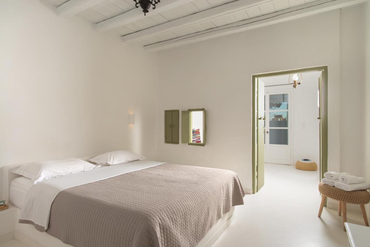 Thalassitra Private Pool Suites Adamantas  Bagian luar foto
