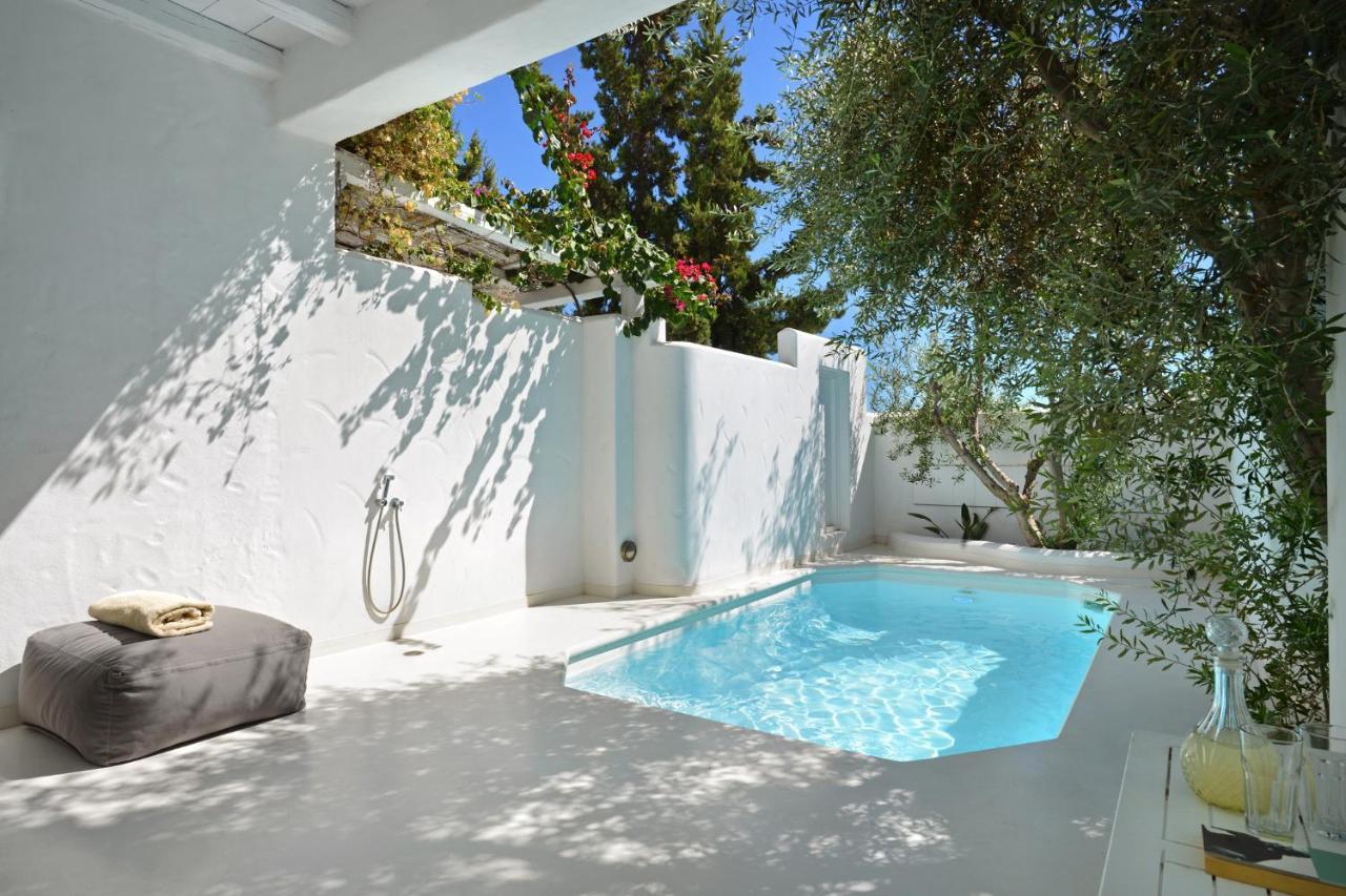 Thalassitra Private Pool Suites Adamantas  Bagian luar foto