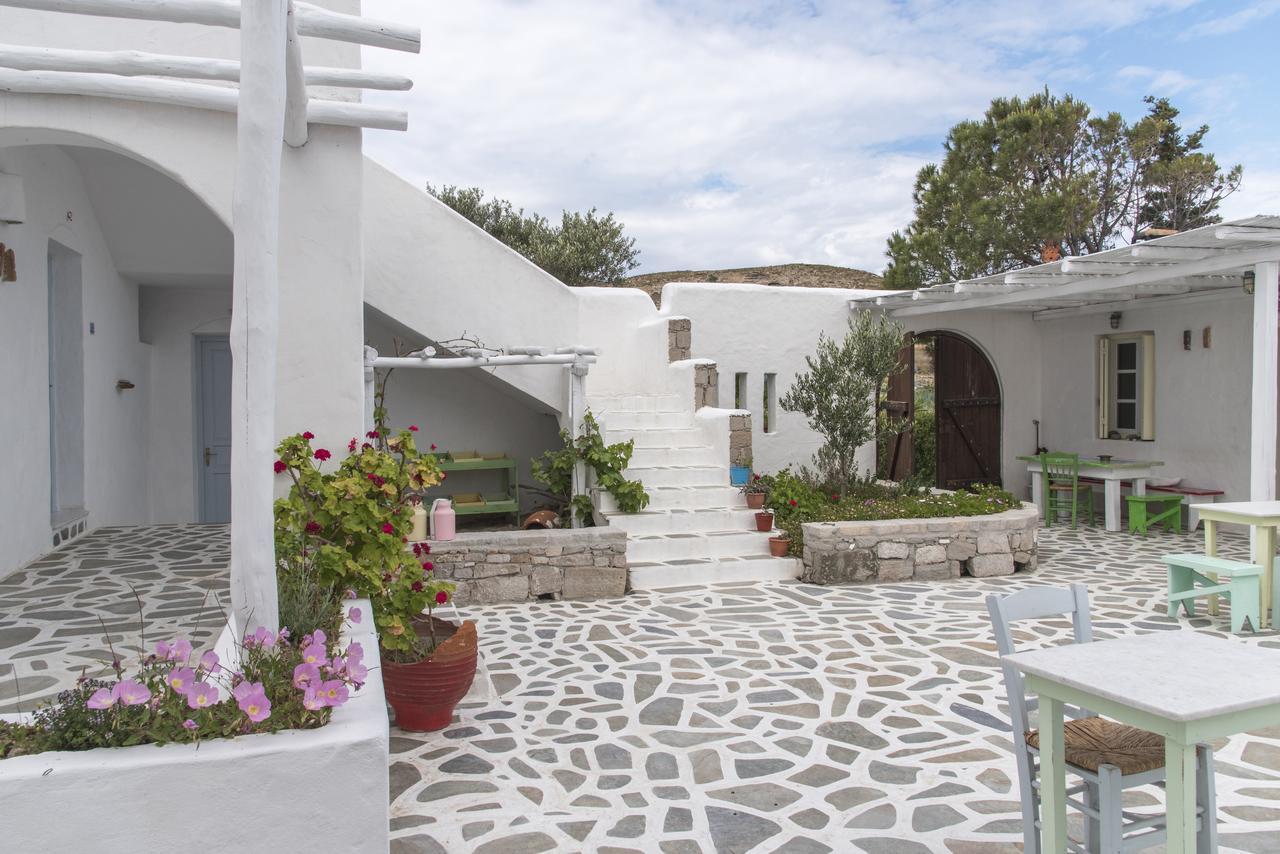 Thalassitra Private Pool Suites Adamantas  Bagian luar foto