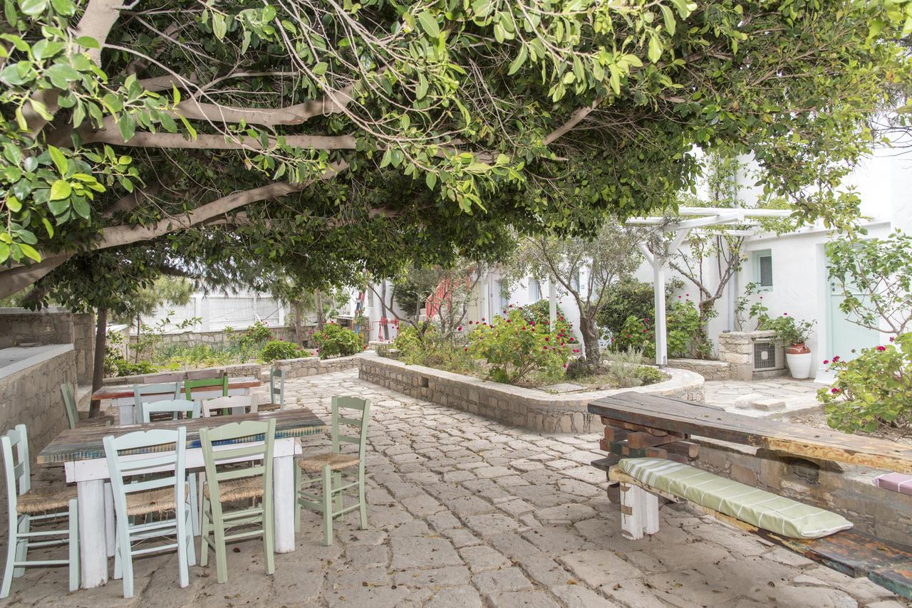 Thalassitra Private Pool Suites Adamantas  Bagian luar foto