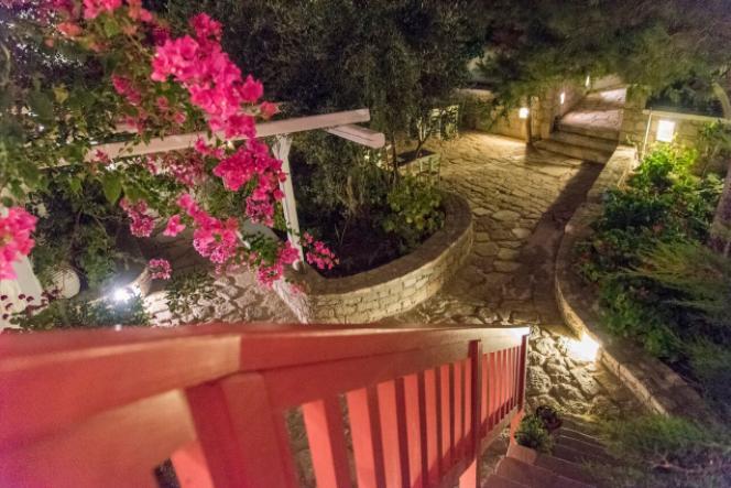 Thalassitra Private Pool Suites Adamantas  Bagian luar foto