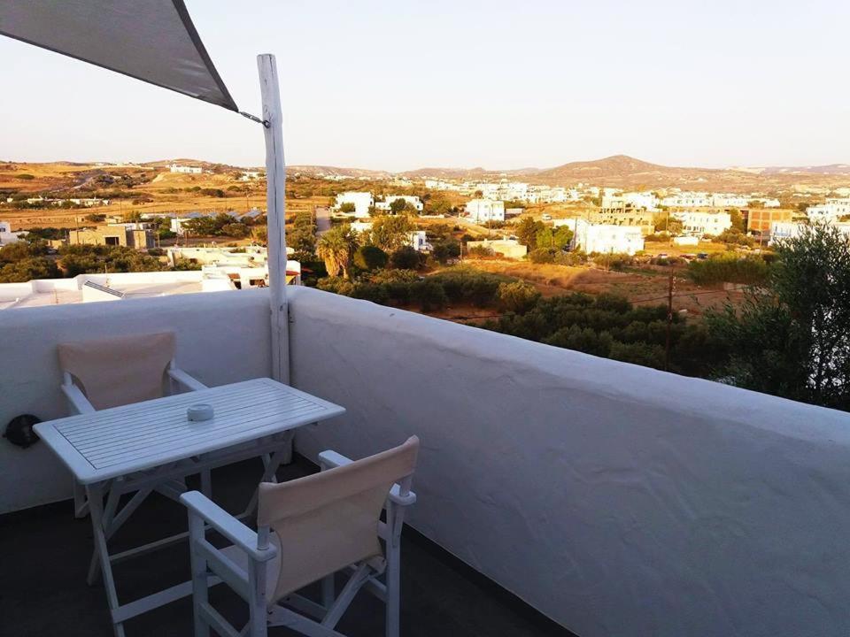Thalassitra Private Pool Suites Adamantas  Bagian luar foto